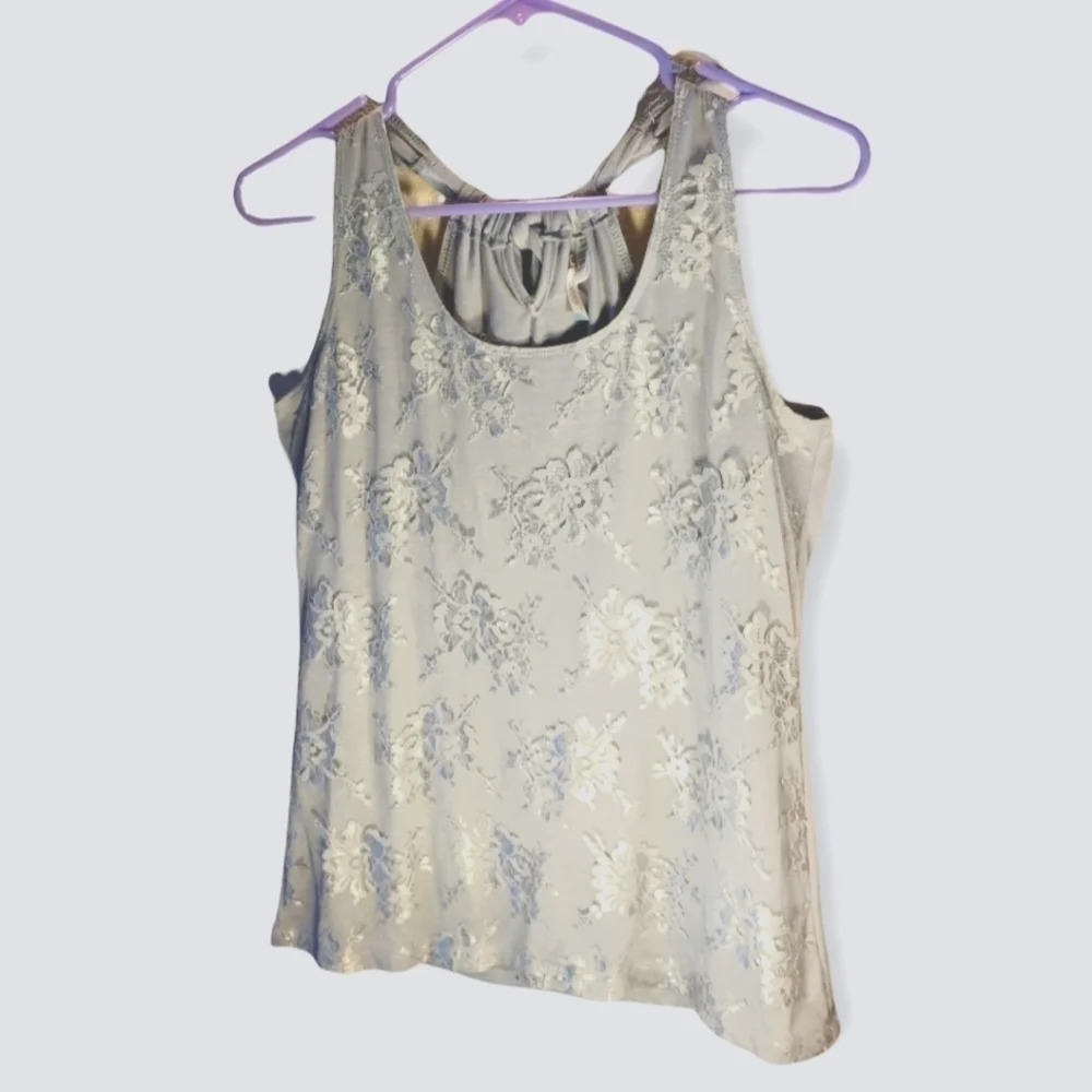 beautiful 6 Degrees grey tank top. Like new condition.Size Large.  C129​​​​